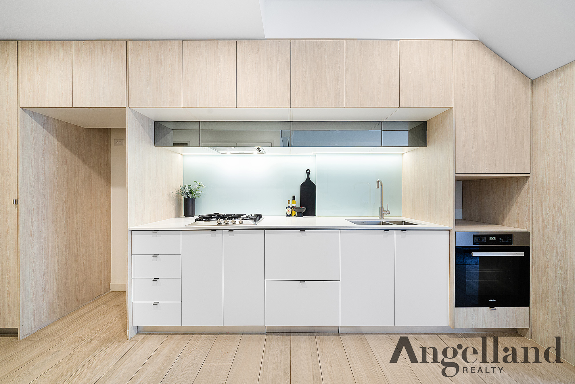 409/1 Markham Place Image 3