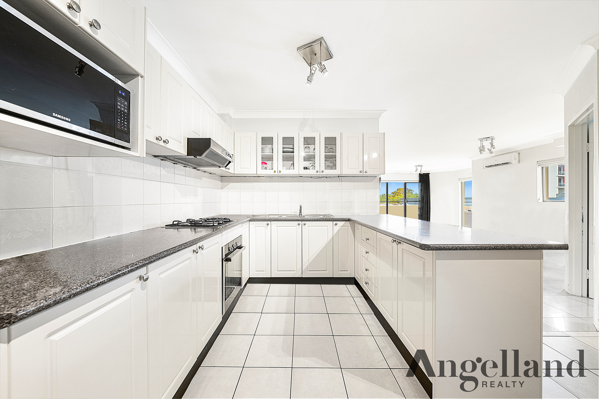 13/62-68 Sharp Street Image 4