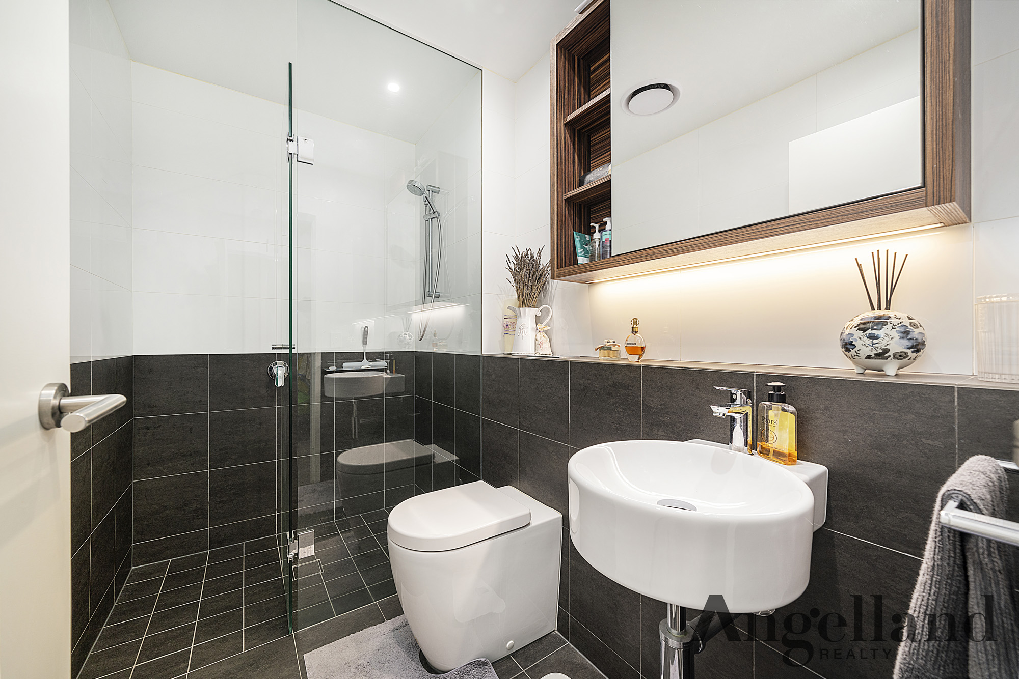 B216/1A The Crescent Forest Lodge 06