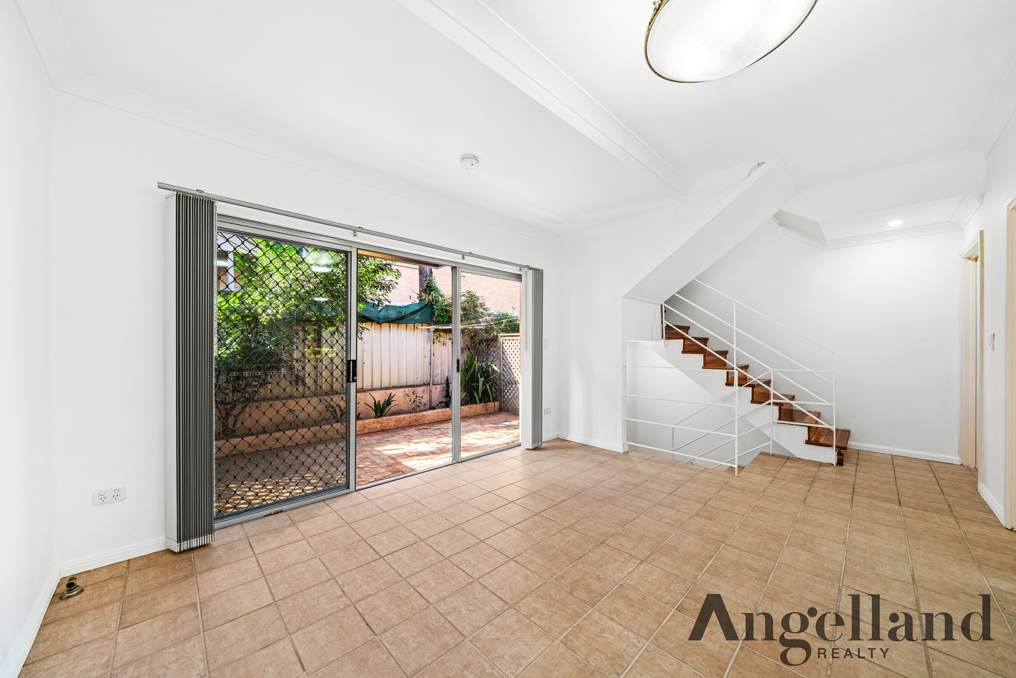 2/5 Brisbane Street Harris Park 3